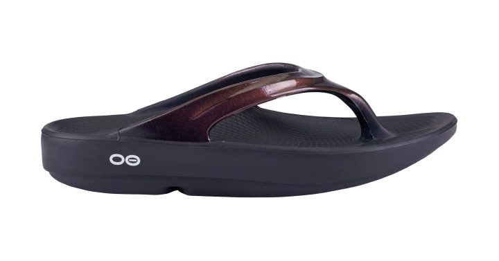OOFOS OOlala Luxe Sandal (1094260-1400-CABERNET)