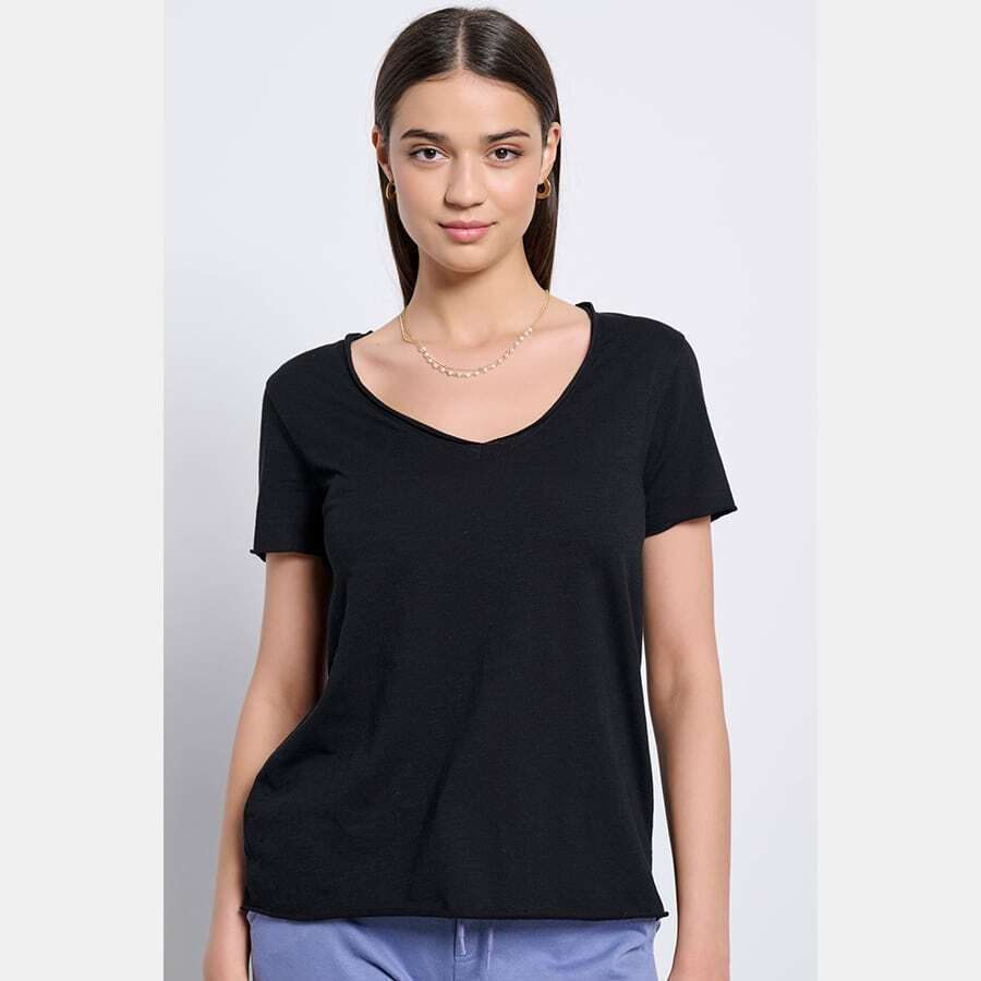 20241010165415_bodytalk_gynaikeio_athlitiko_t_shirt_me_v_laimokopsi_mayro_1241_901628_00100_result