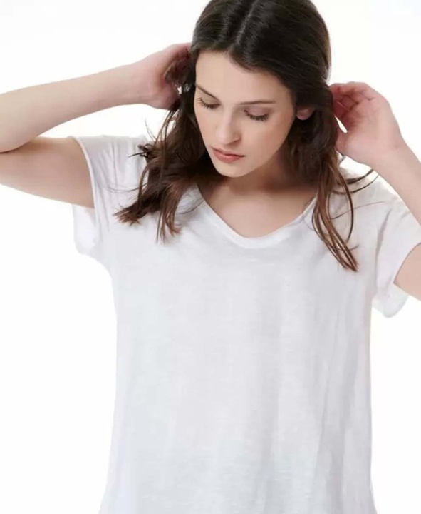 BODYTALK V-NECK TEE (1251-901628-00200)
